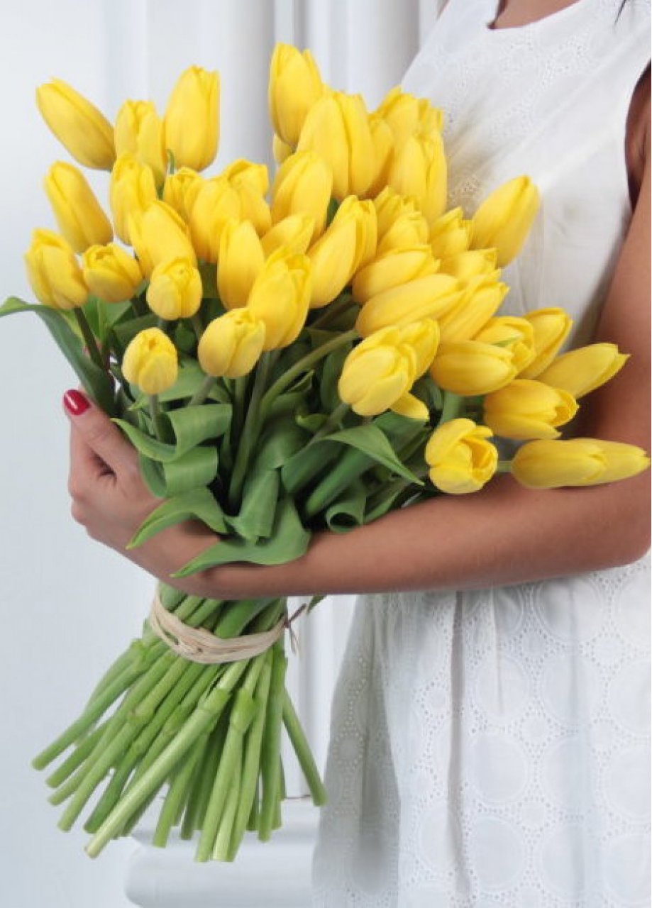 Букет желтых тюльпанов