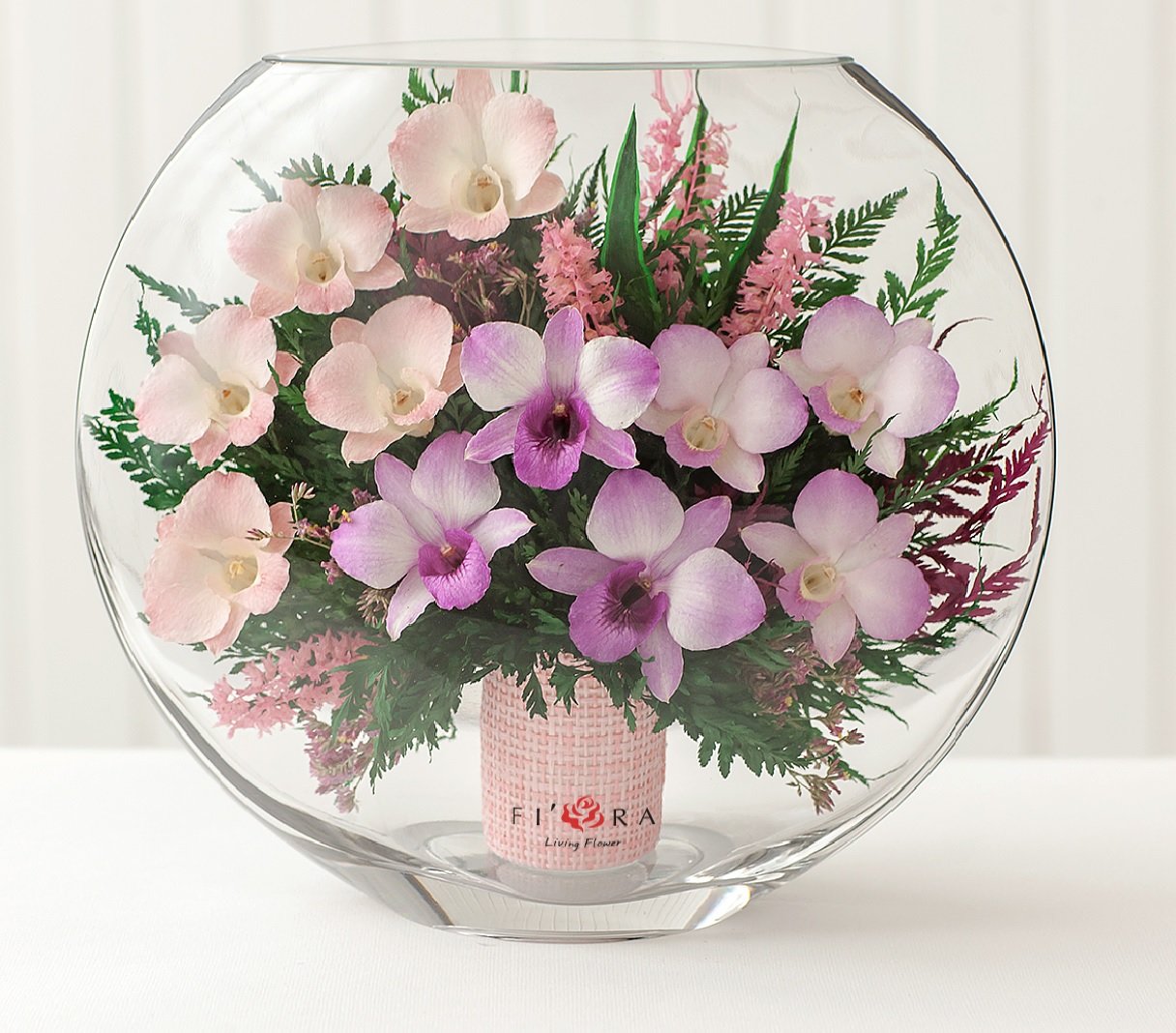 Ваза для живых цветов. Композиция в круглой вазе. Цветы внутри вазы. Круглая ваза с цветами. Композиция в круглой стеклянной вазе.