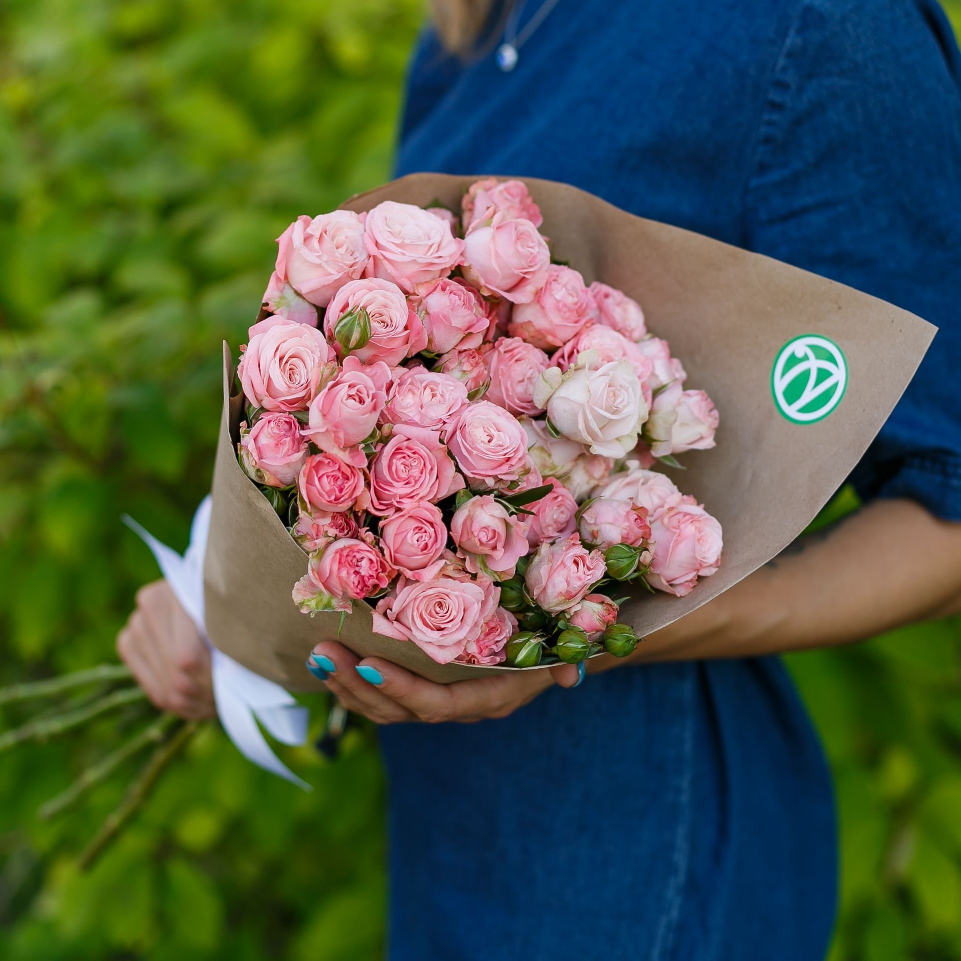 Букет из кустовых роз купить. Букет кустовых роз мадам Бомбастик.