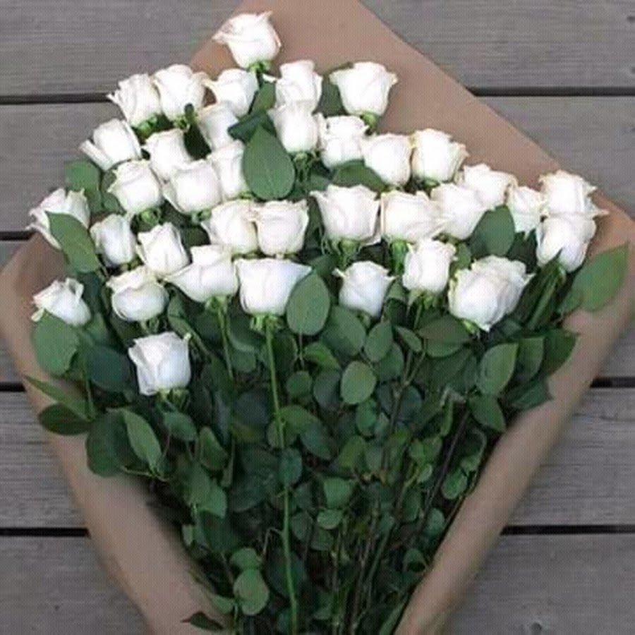 Доброе утро с букетом белых роз