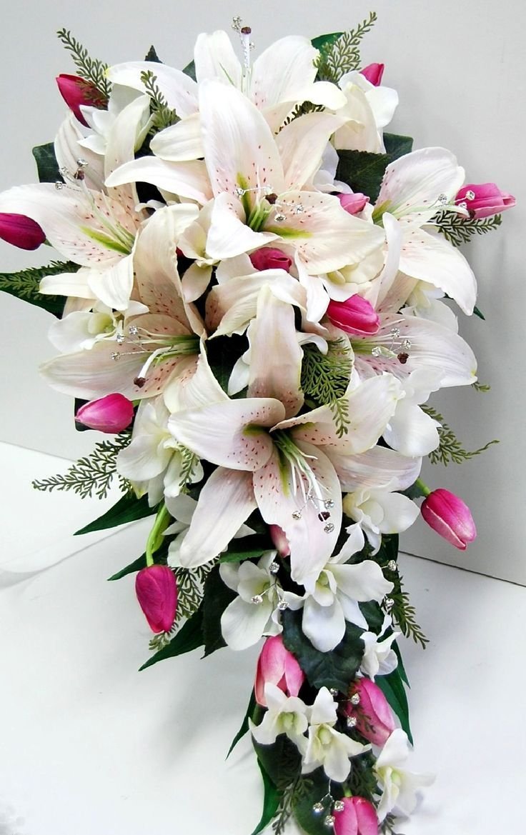 Свадебный букет из лилии