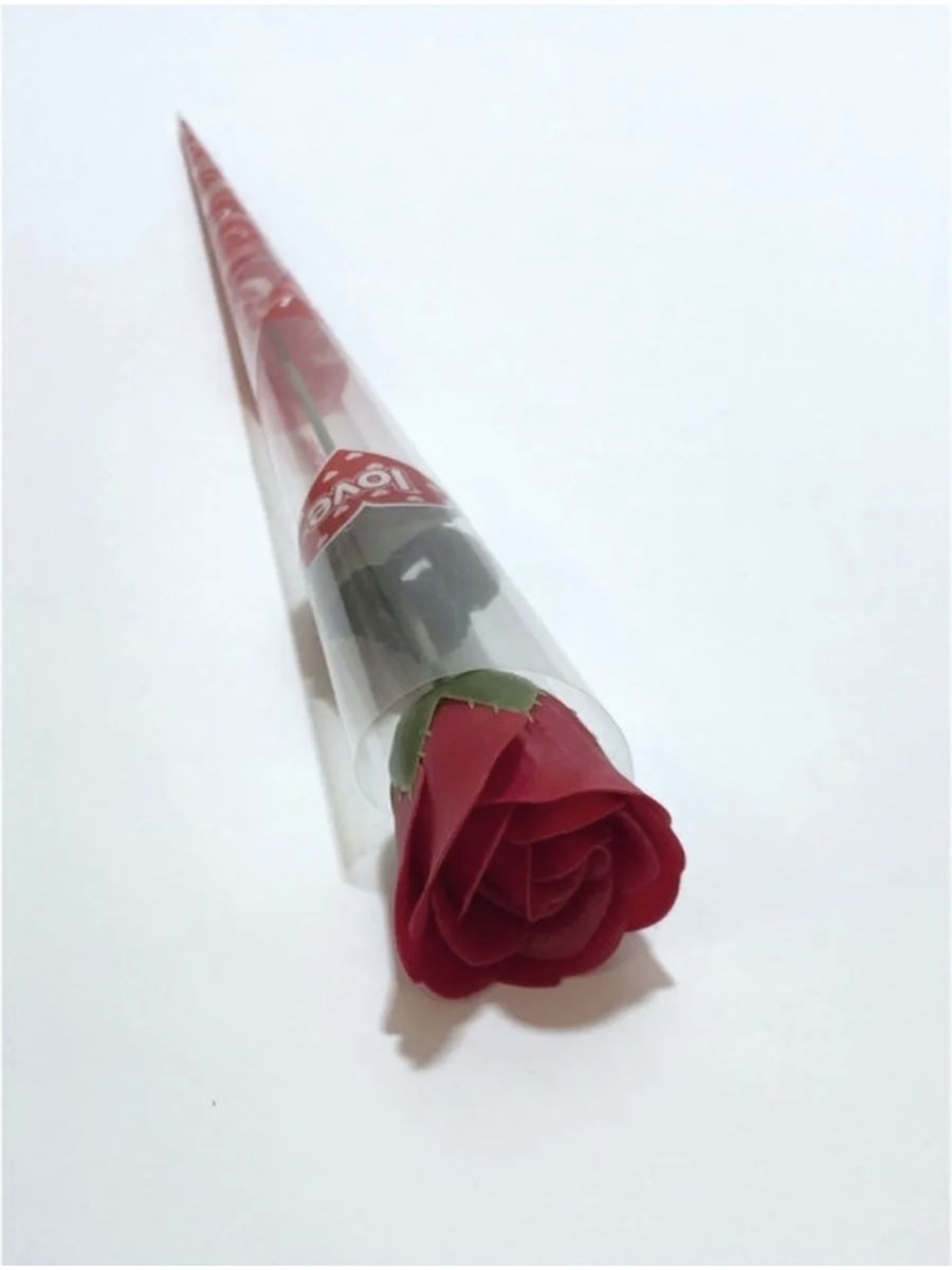 Упаковка роз в прозрачную пленку