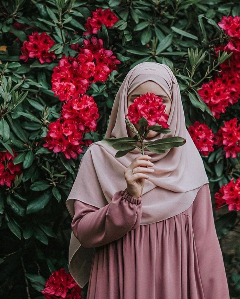 Мусульманка с цветами
