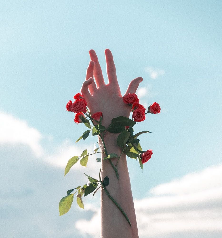 Руки в цветах