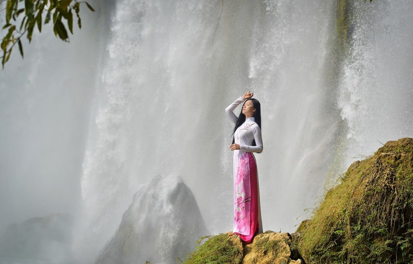 Фотосессия на фоне водопада