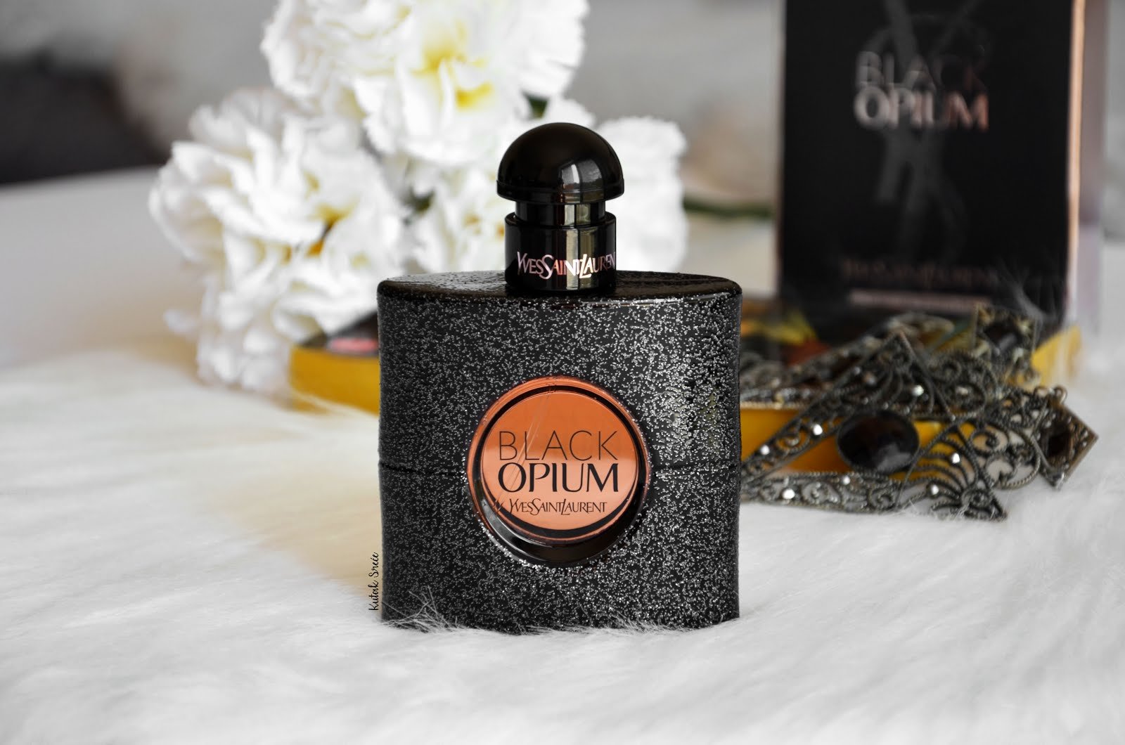 Opium eau de parfum. Yves Saint Laurent Black Opium Black Opium. Духи Блэк опиум YSL. Ив сен Лоран Блэк опиум. Парфюм Black Opium Yves Saint Laurent.