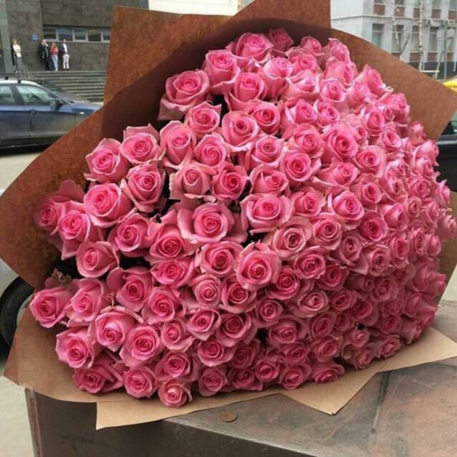 Огромный букет розовых роз