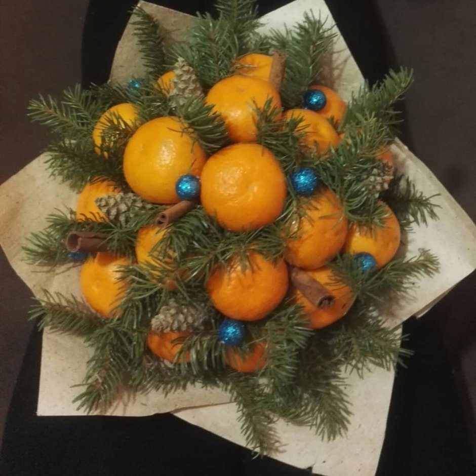 Новогодний букет с мандаринами