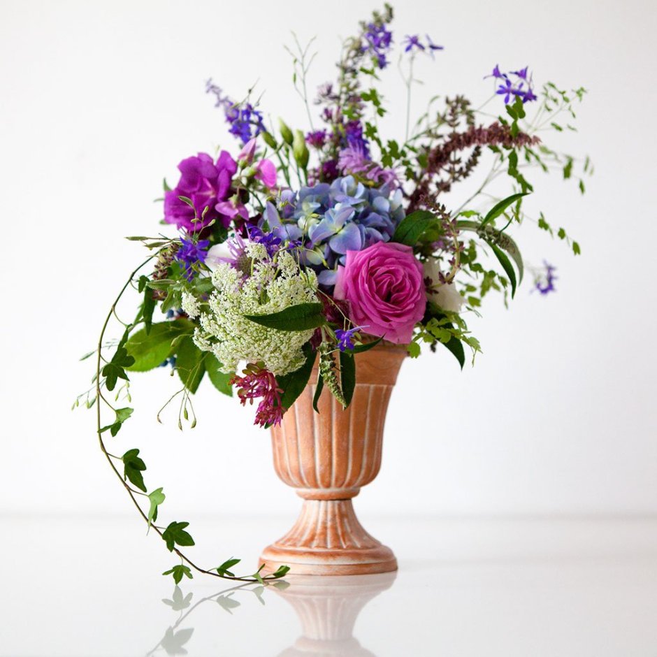 Флористическая композиция в вазе