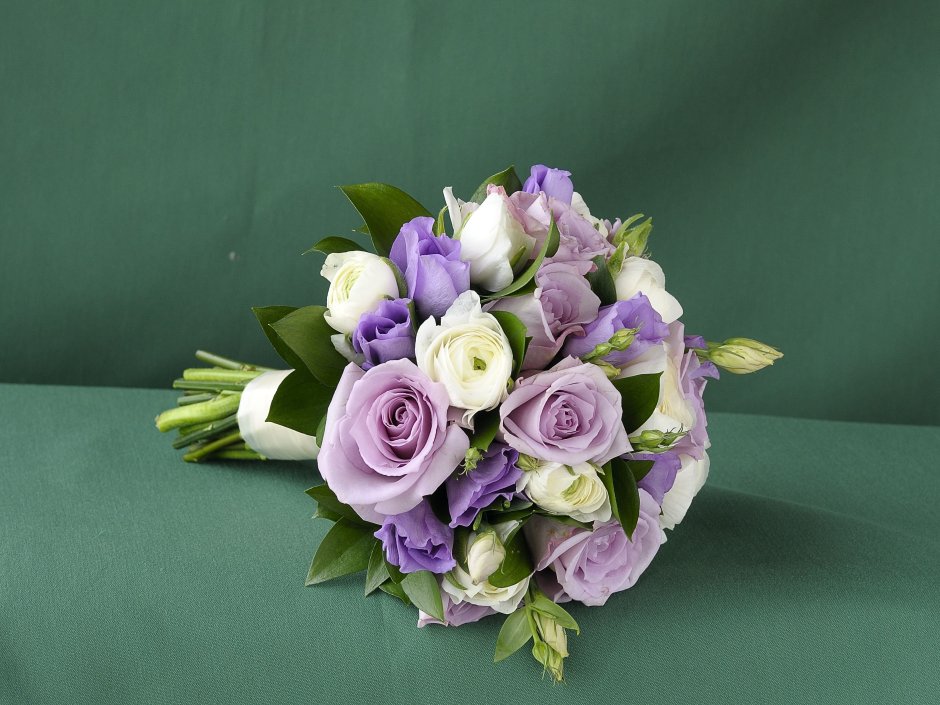 Эустома фиолетовая свадебный букет