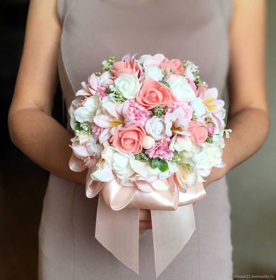 Свадебные букеты из фоамирана с английских роз в бардовом цвете