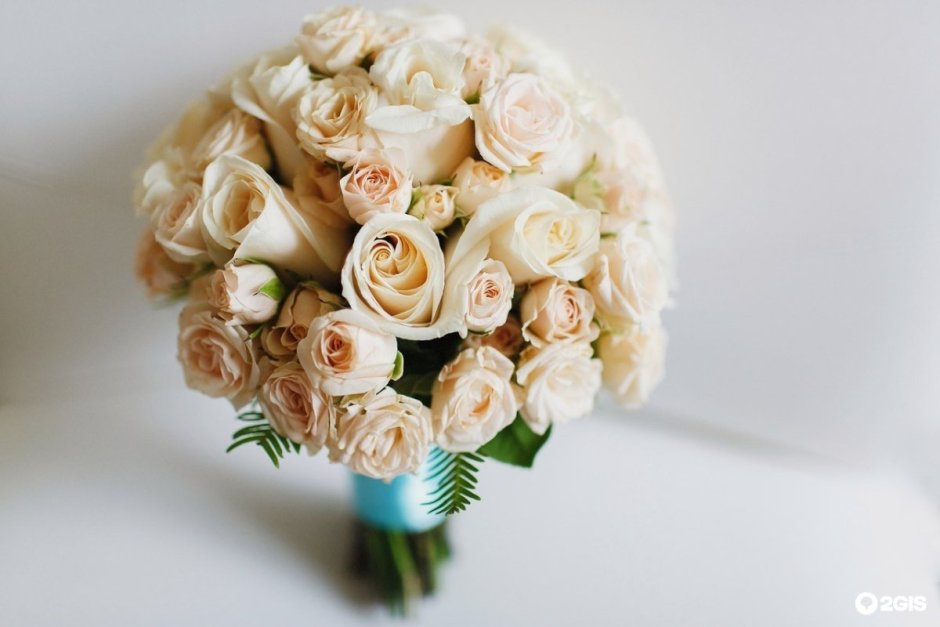Свадебный букет кремовые розы
