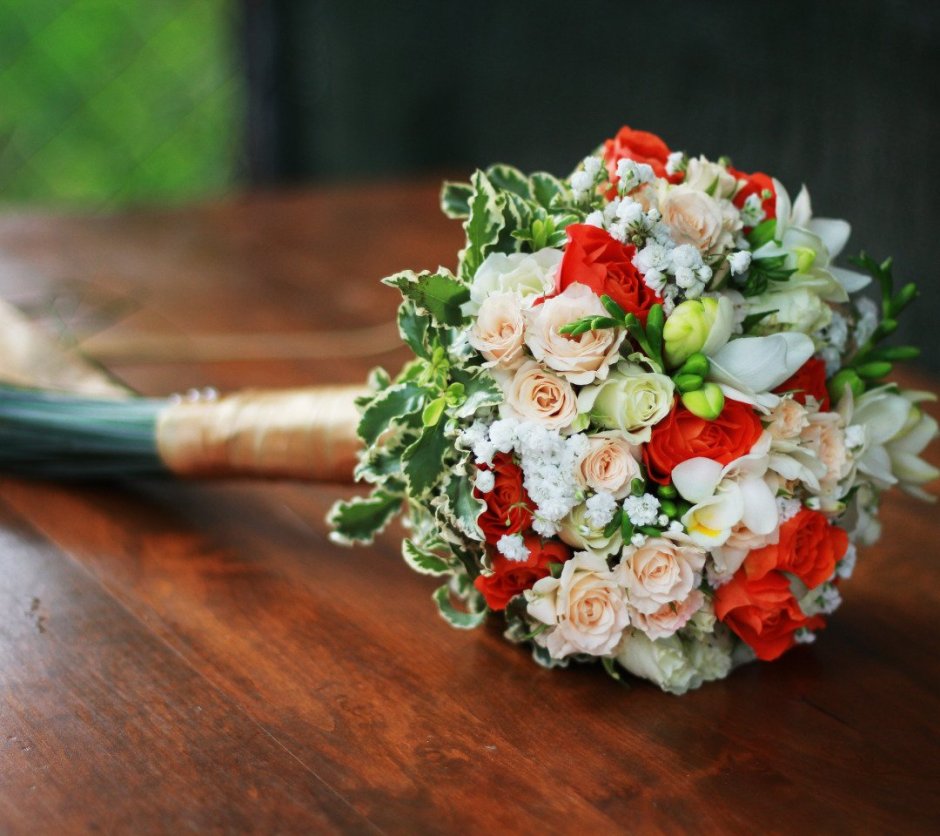 Гипсофила белое с красным букет невесты