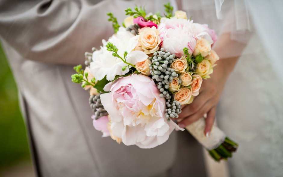 Пионовидная кустовая роза букет невесты