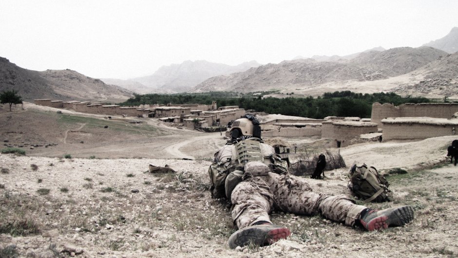 Солдат США на фоне Афганистана