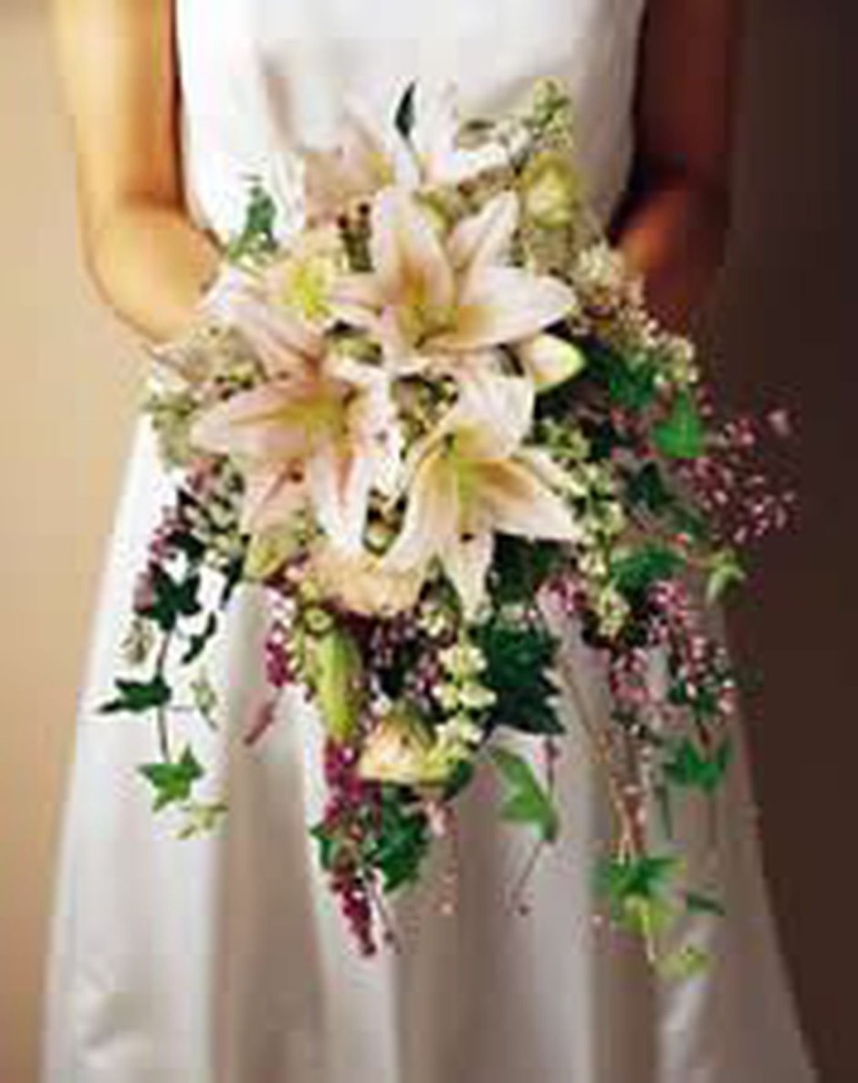 Букет невесты из лилий и роз каскадом