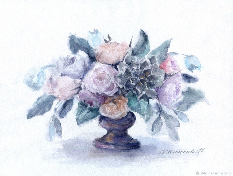 Цветы в синей вазе