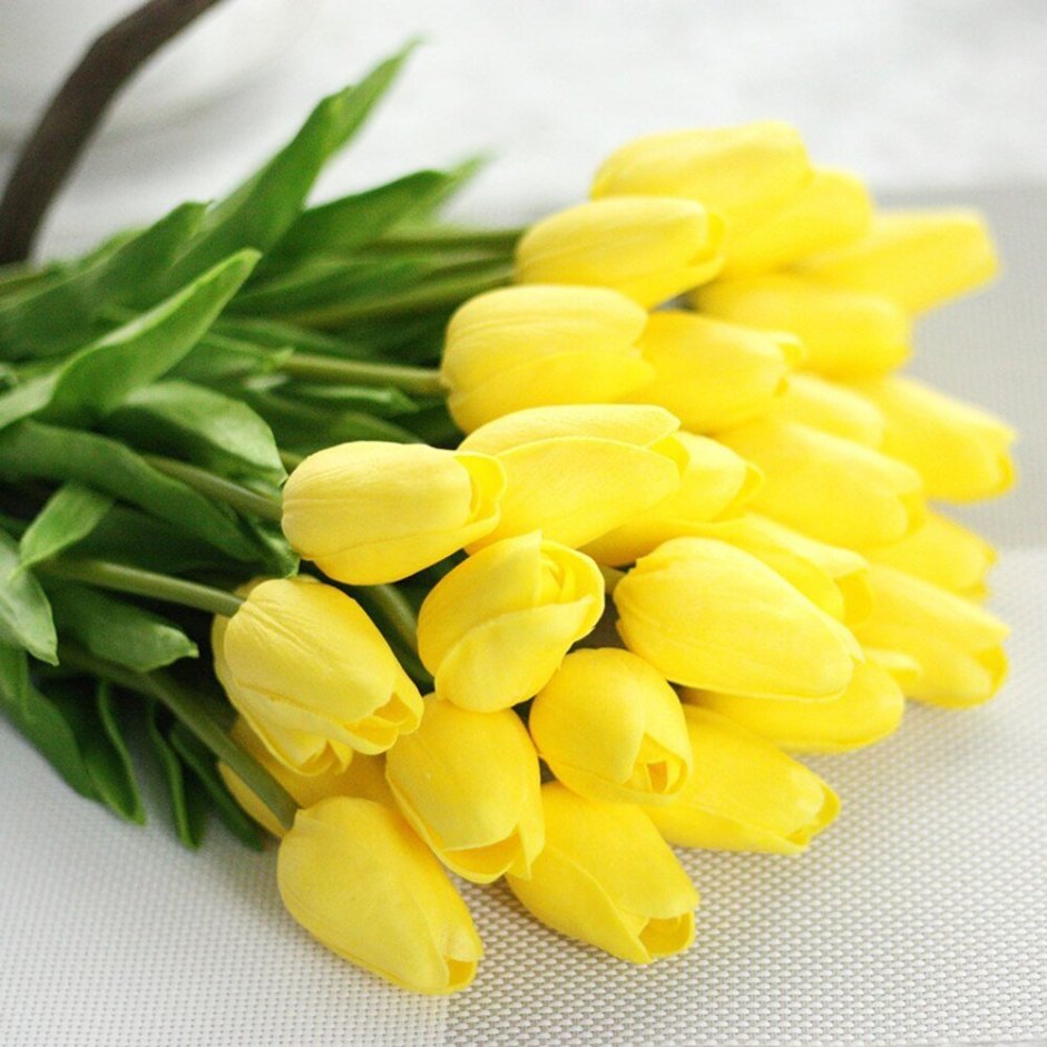 Шикарный букет желтых тюльпанов