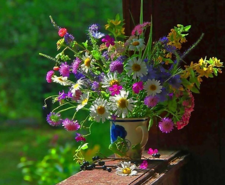 Букет летних полевых цветов