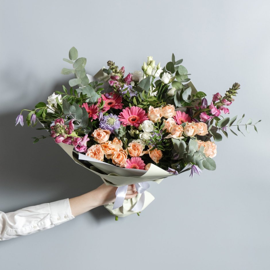 Букеты из роз и хризантем и альстромерии