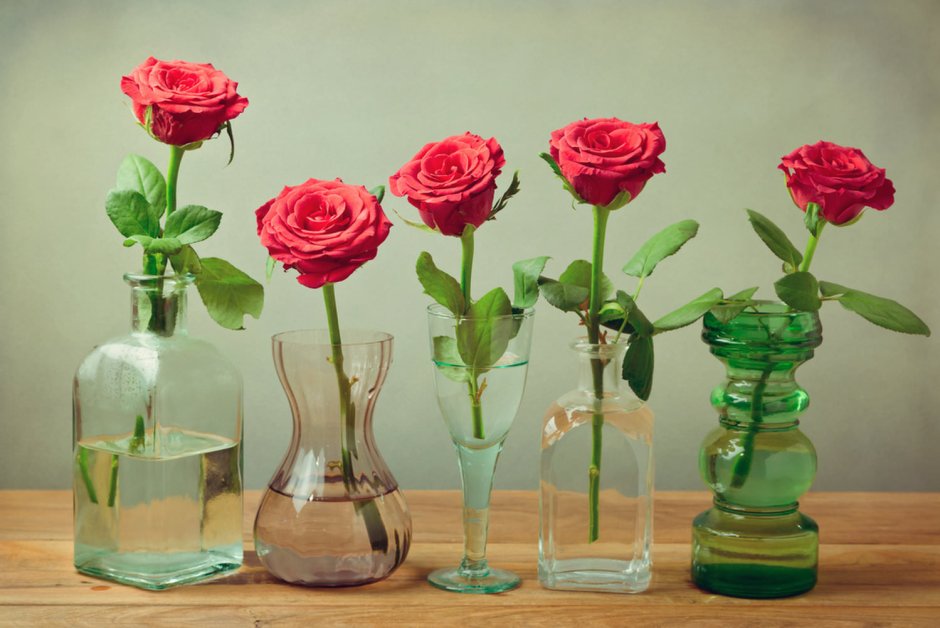 Цветы в воде в вазе