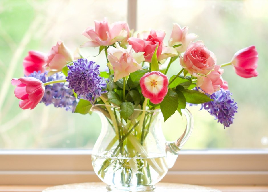Букет цветов в стеклянной вазе