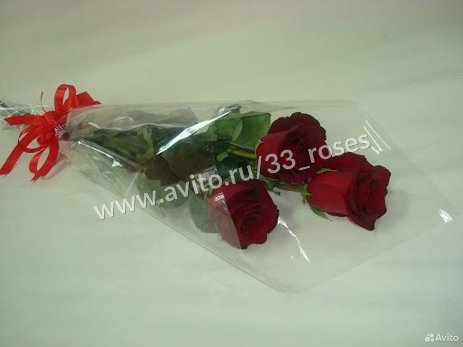 Розы в прозрачной упаковке