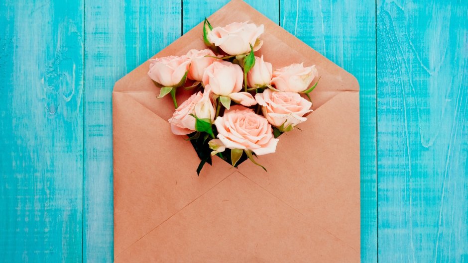 Цветы в конверте открытка