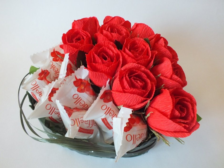 Букет из роз и конфет Рафаэлло