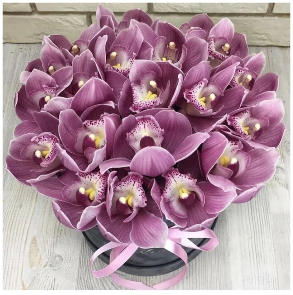 Шикарный букет из орхидей