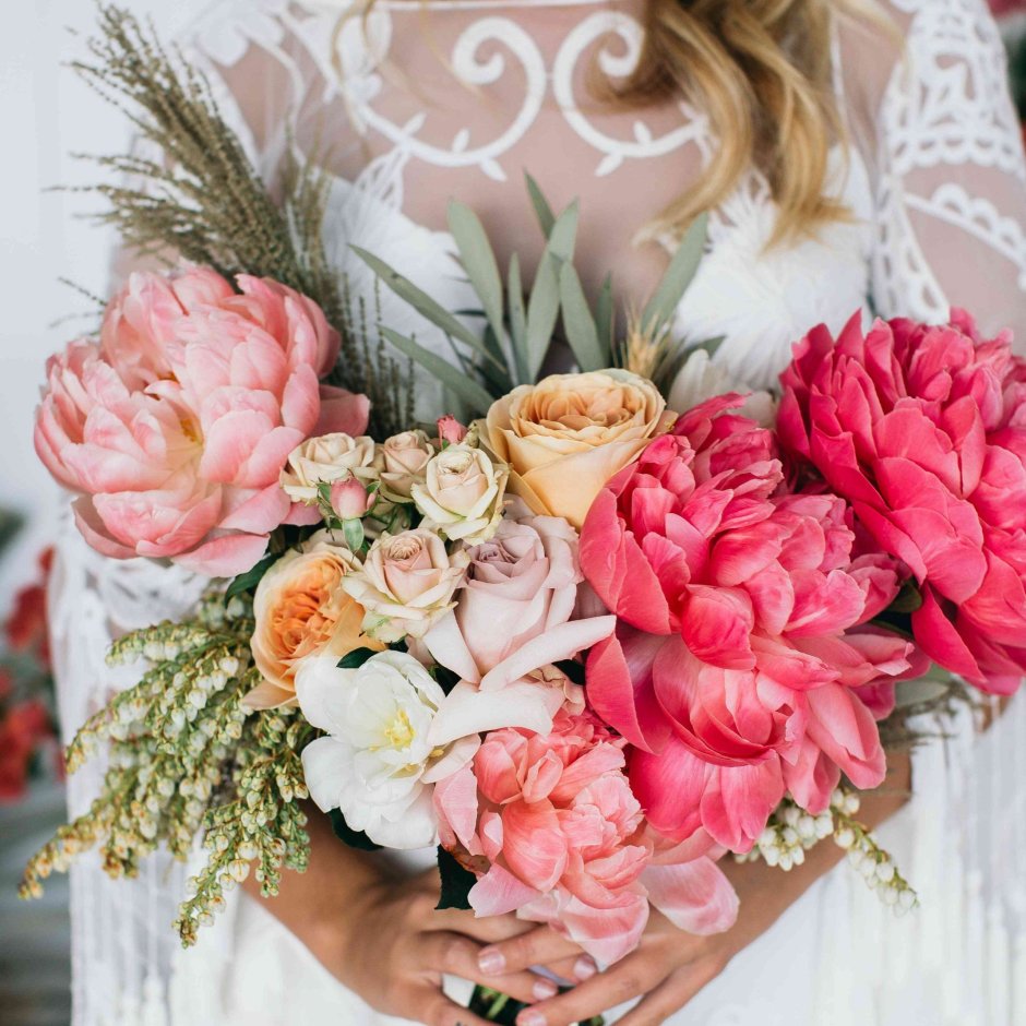 Bouquet Cream Peonies