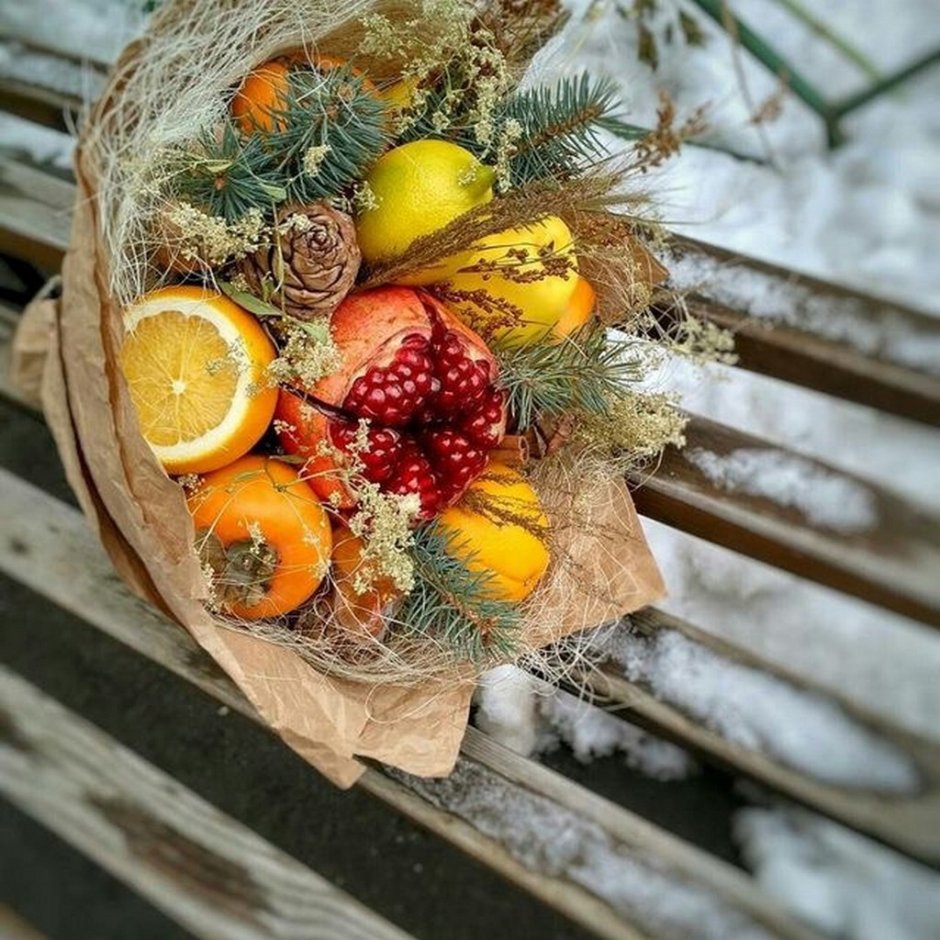 Зимний букет из фруктов