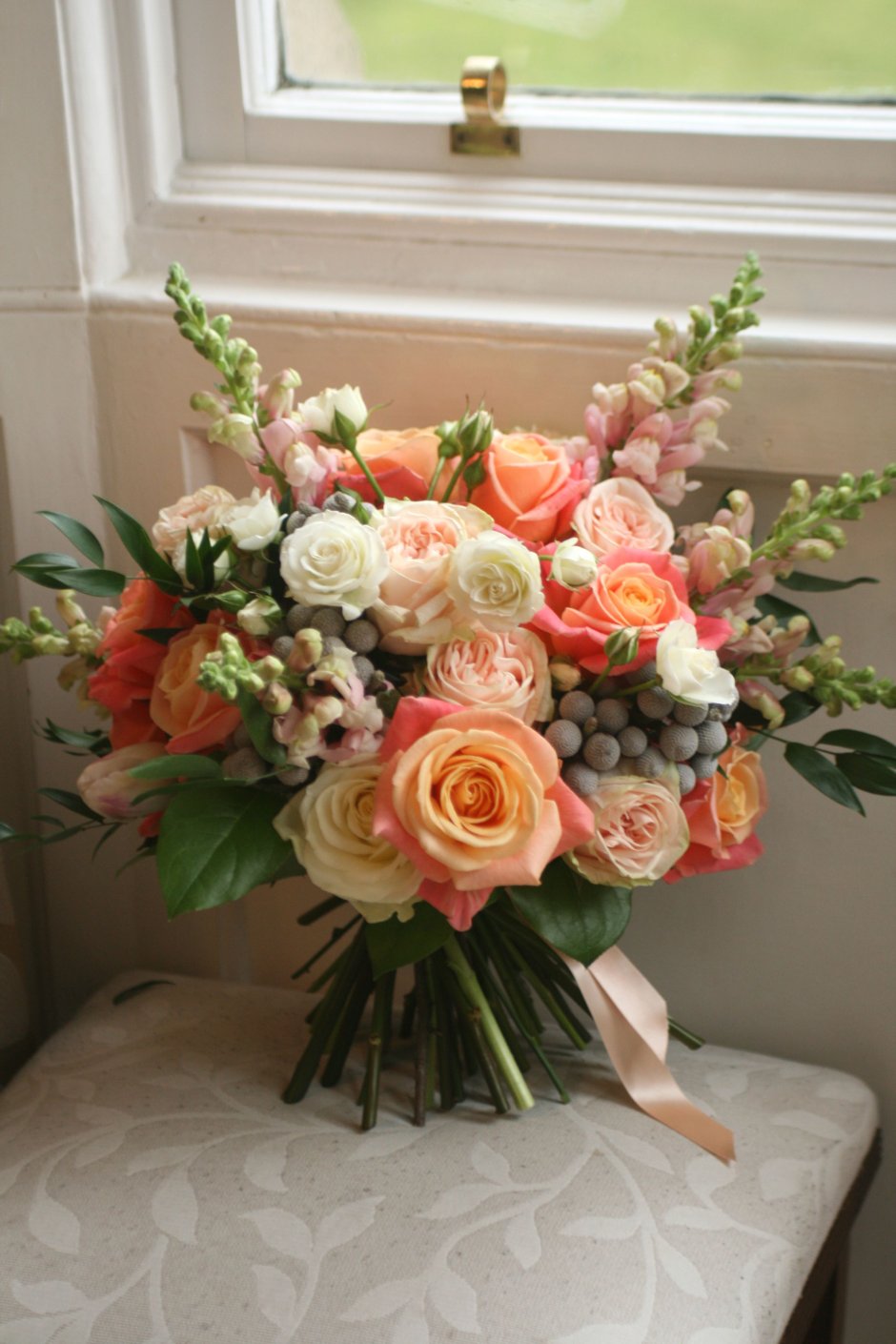 Кустовые розы персиковые букеты невесты