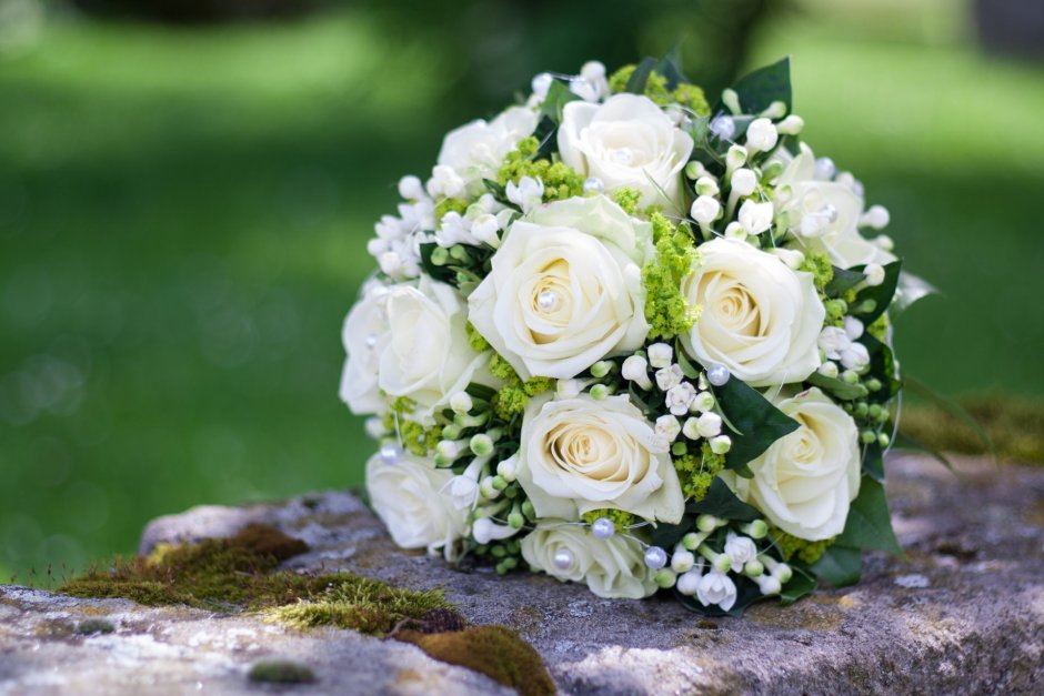 Букет для невесты на свадьбу белые розы