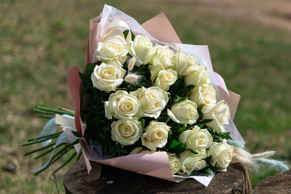 Свадебный Монобукет из белых роз
