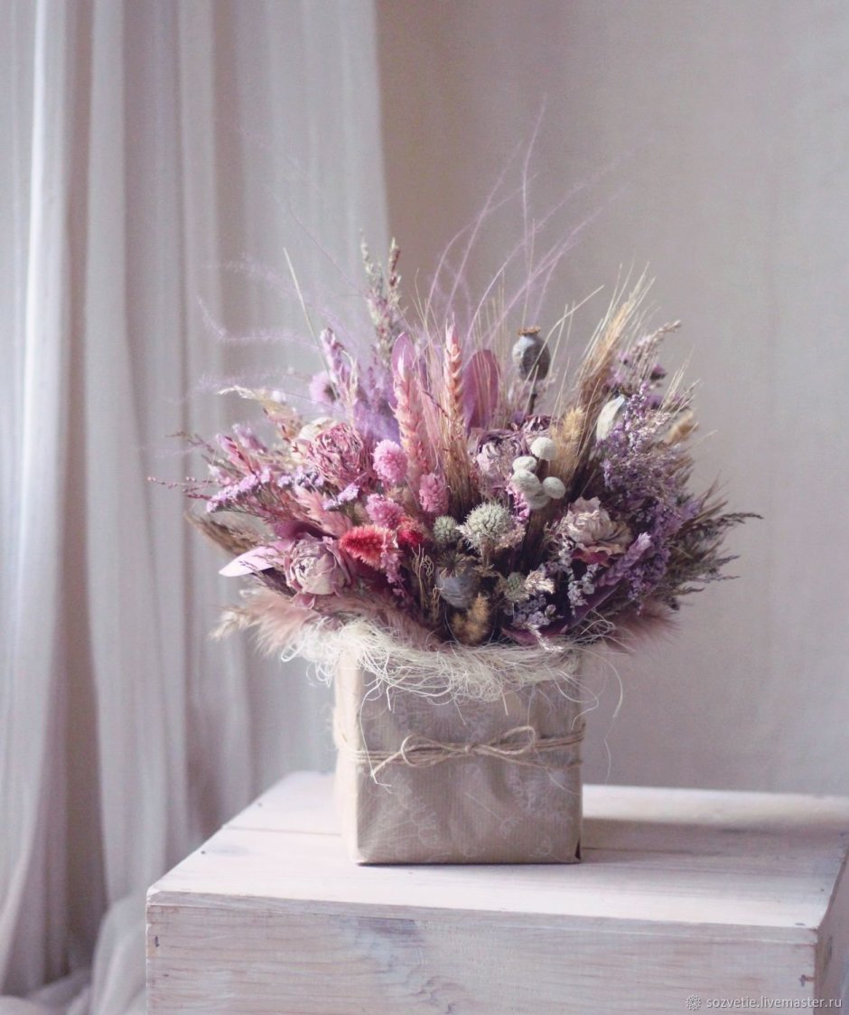 Букеты из стабилизированных цветов и сухоцветов