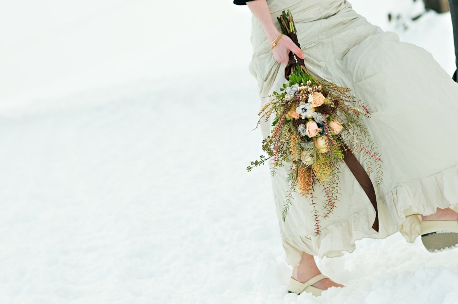 Зимний свадебный букет невесты с палочками корицы