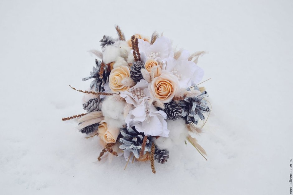 Зимний свадебный букет с розой