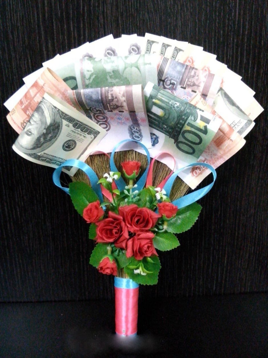 Цветок из бумажных денег