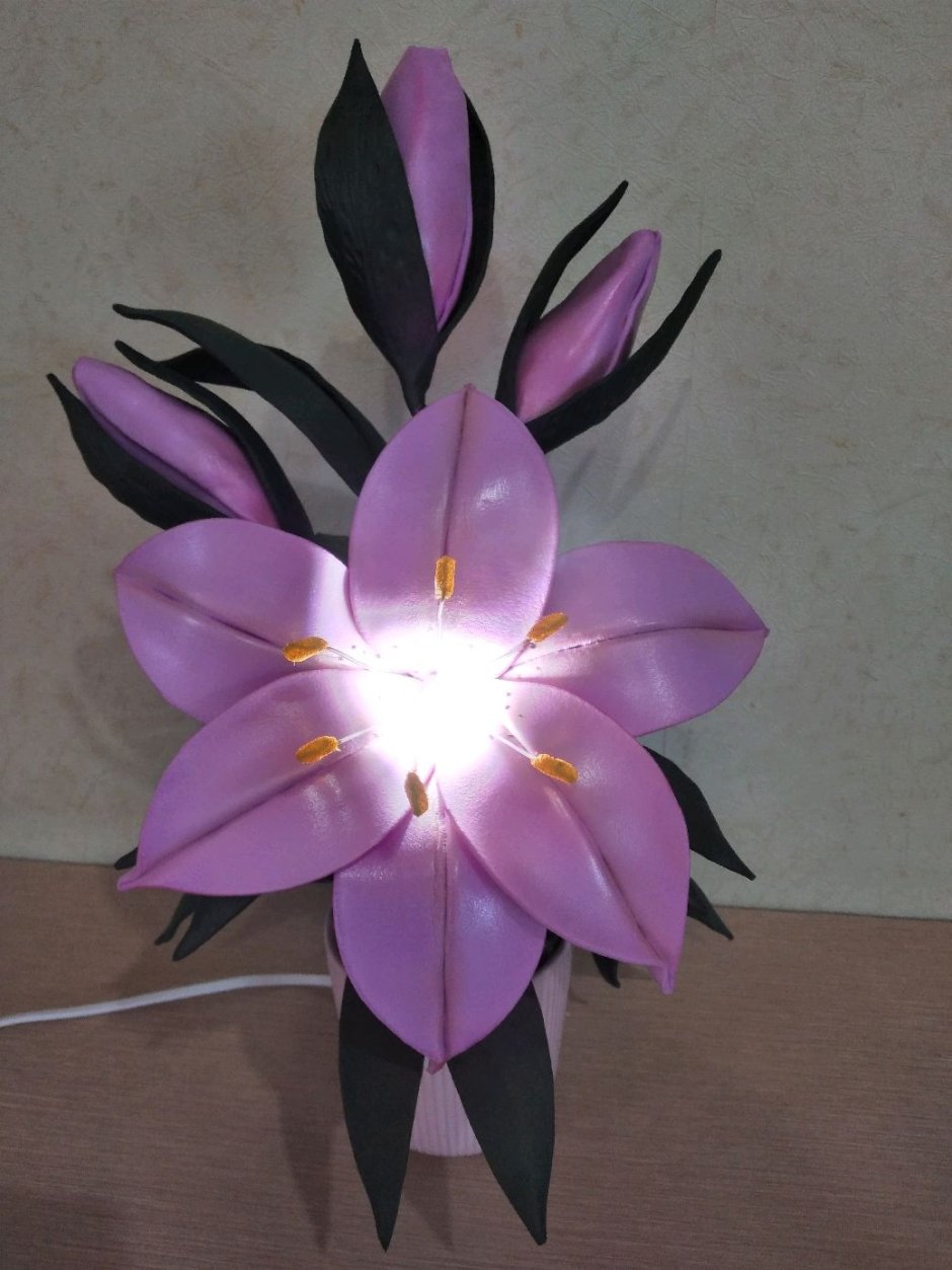 Лилии из изолона светильник