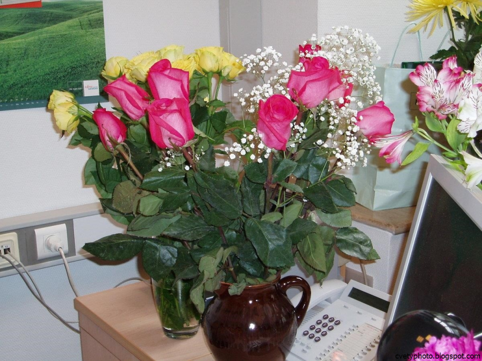 Букет цветов в офисе