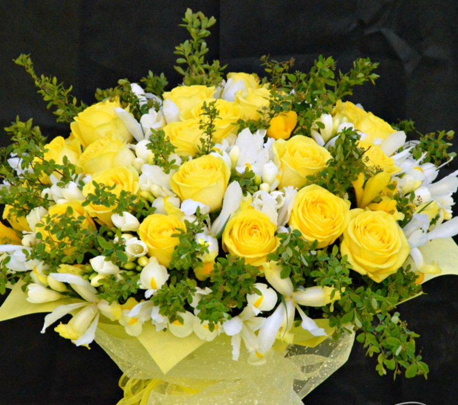 Букеты с розами желтыми и хризантемами желтыми