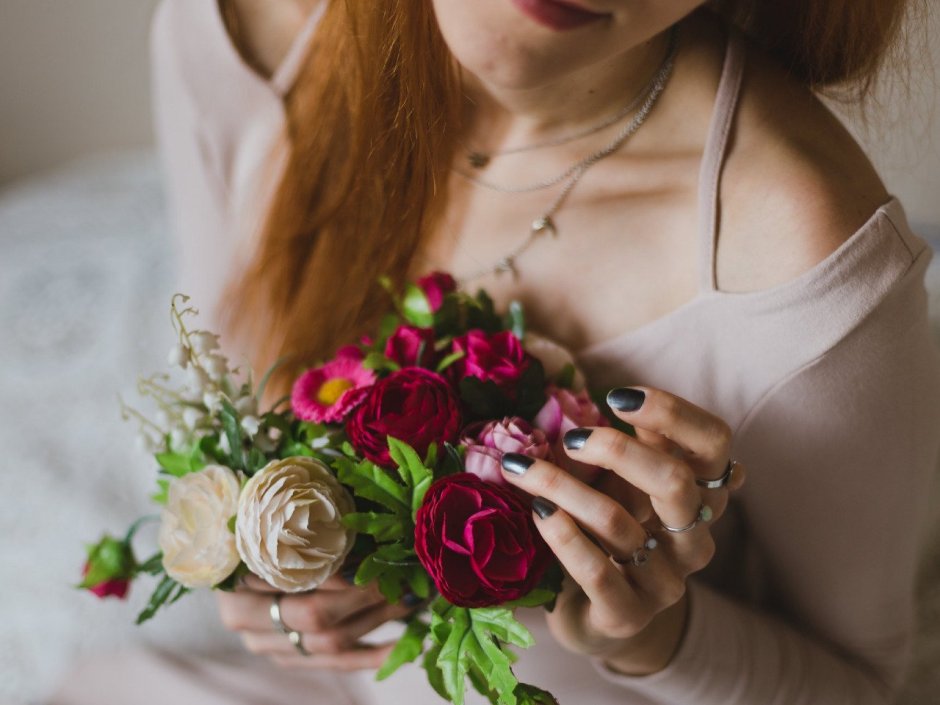 Букет цветов и кольцо