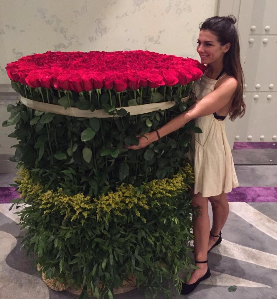 Анна Седокова с цветами