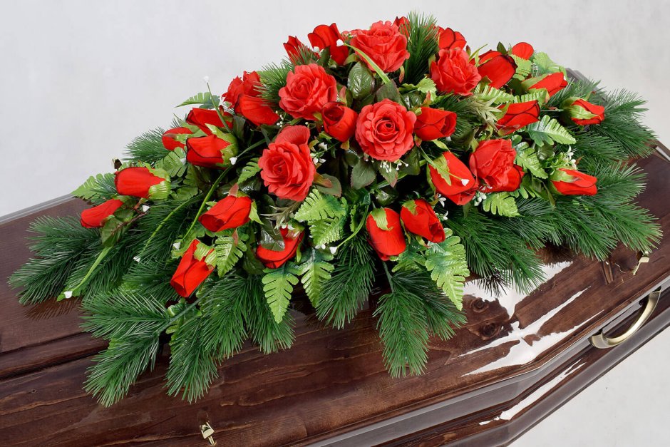 Композиция из цветов на похороны