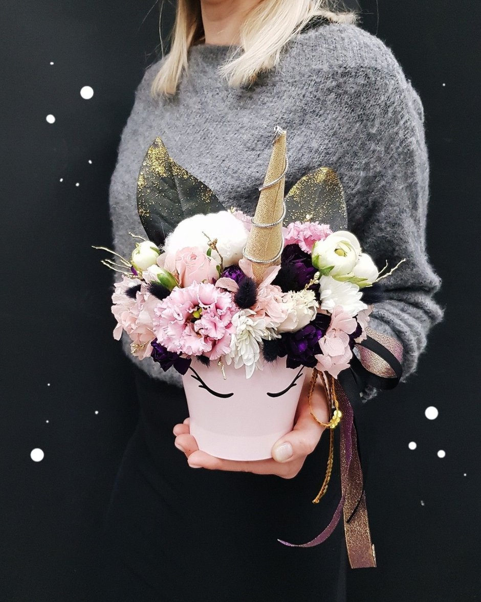 Девушка с цветами селфи