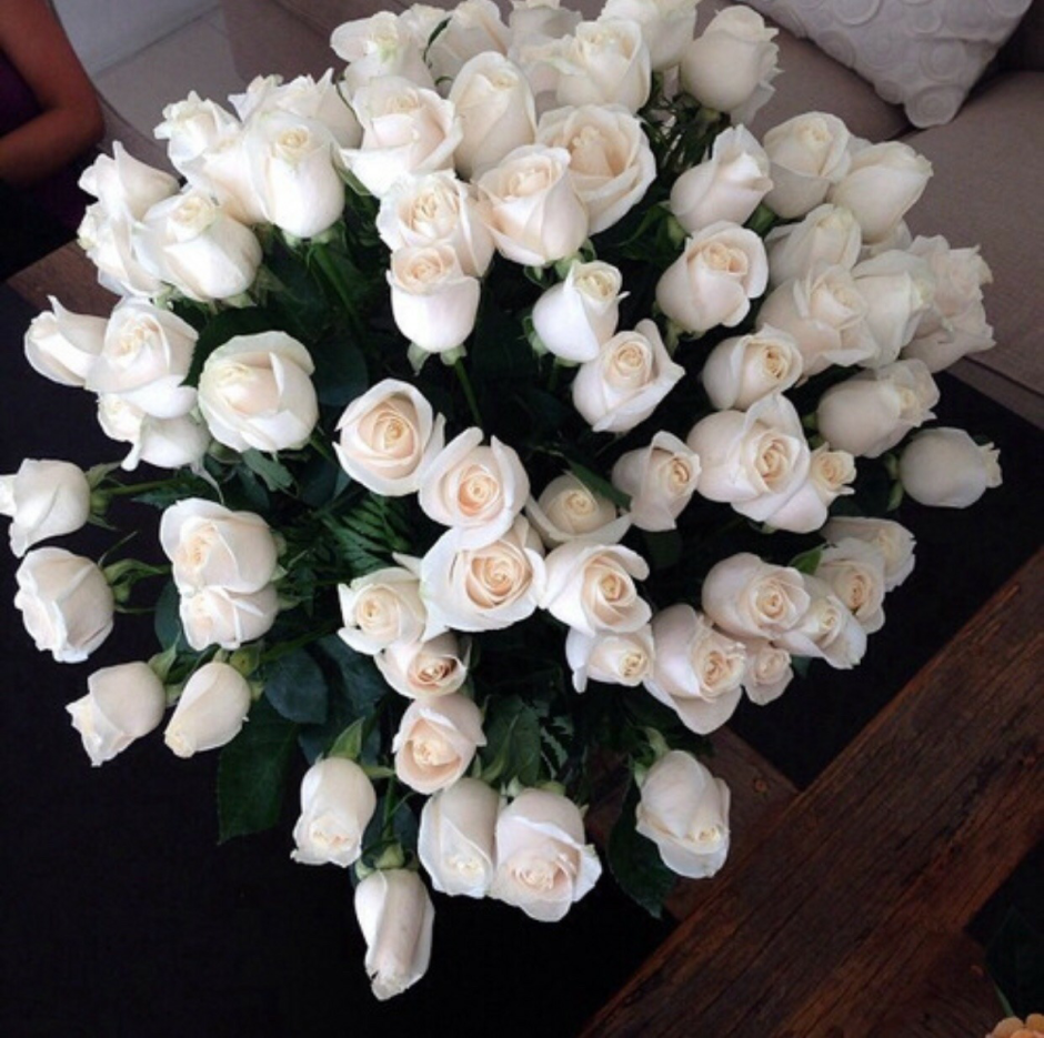 Букет цветов белые розы