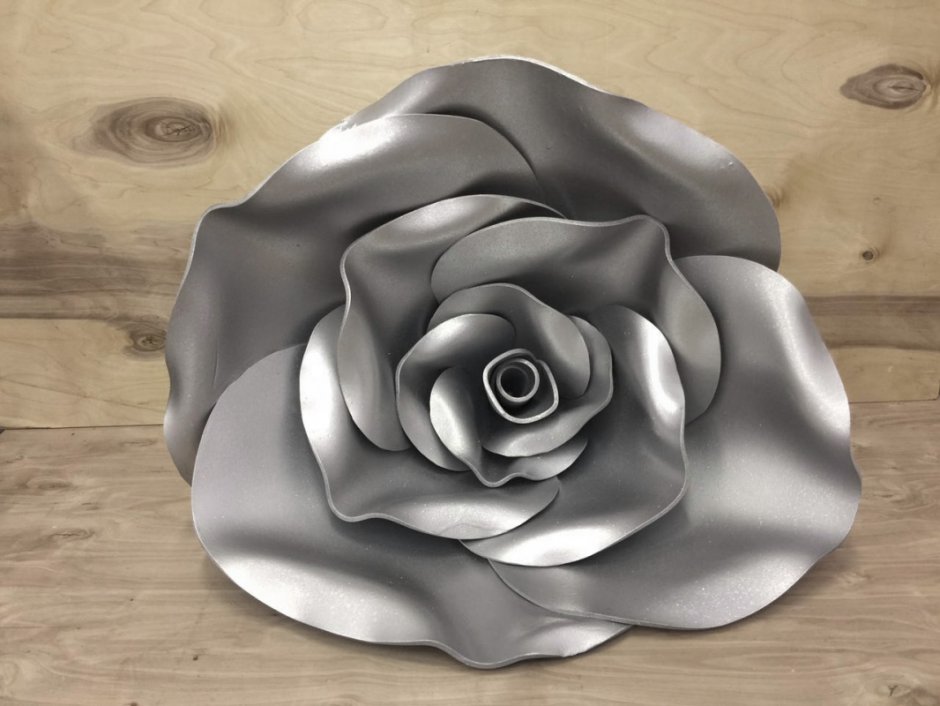 Роза из серебряного изолона