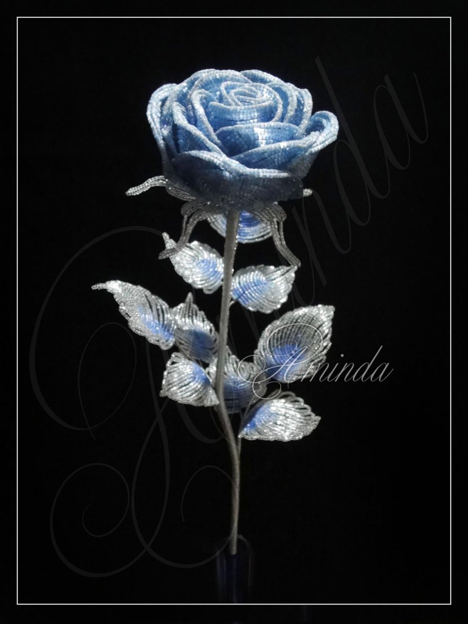 Серебряная роза из бисера