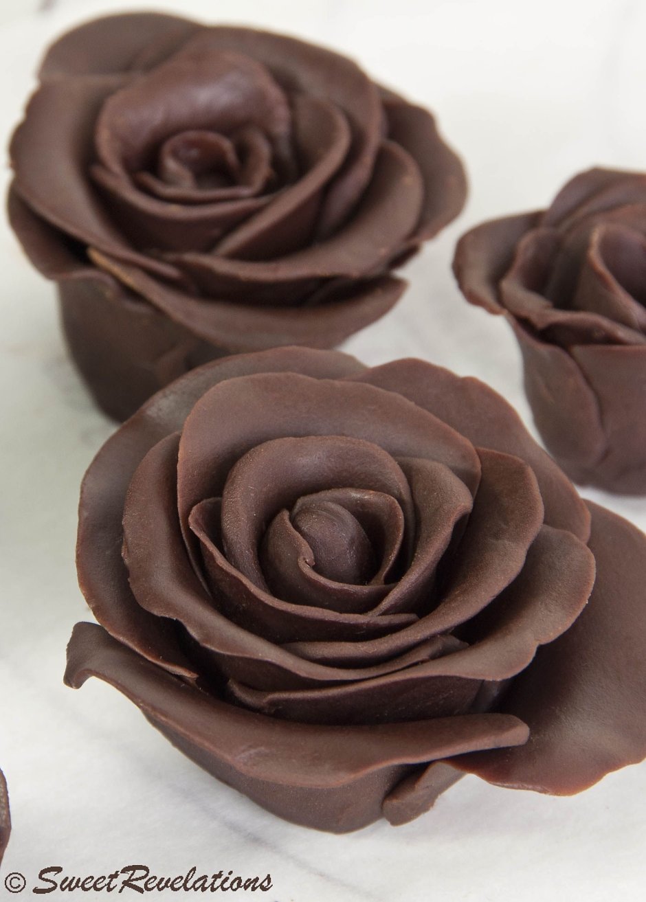 Розы из пластичного шоколада